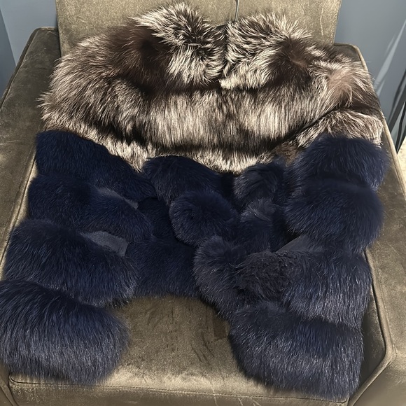 Gently Worn Fox Fur Coat - Picture 5 of 8